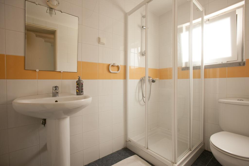 Posto Letto in Dormitorio Misto con 4 Letti